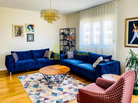 Izdavanje, trosoban stan, 95m², Central Point, Podgorica - image 1