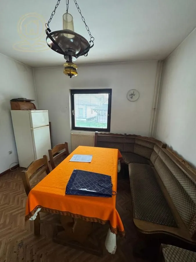 Prodaja, kuća, 270m², Voždovac Sve Podlokacije, Beograd