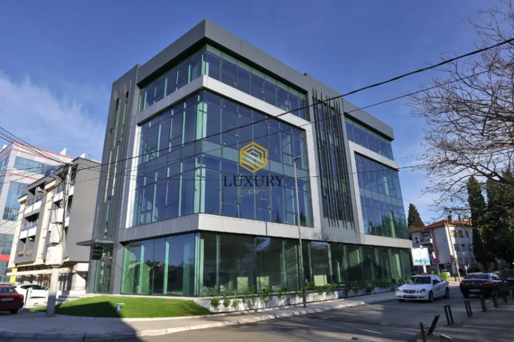Rent, office space, 2542m², Centar, Podgorica