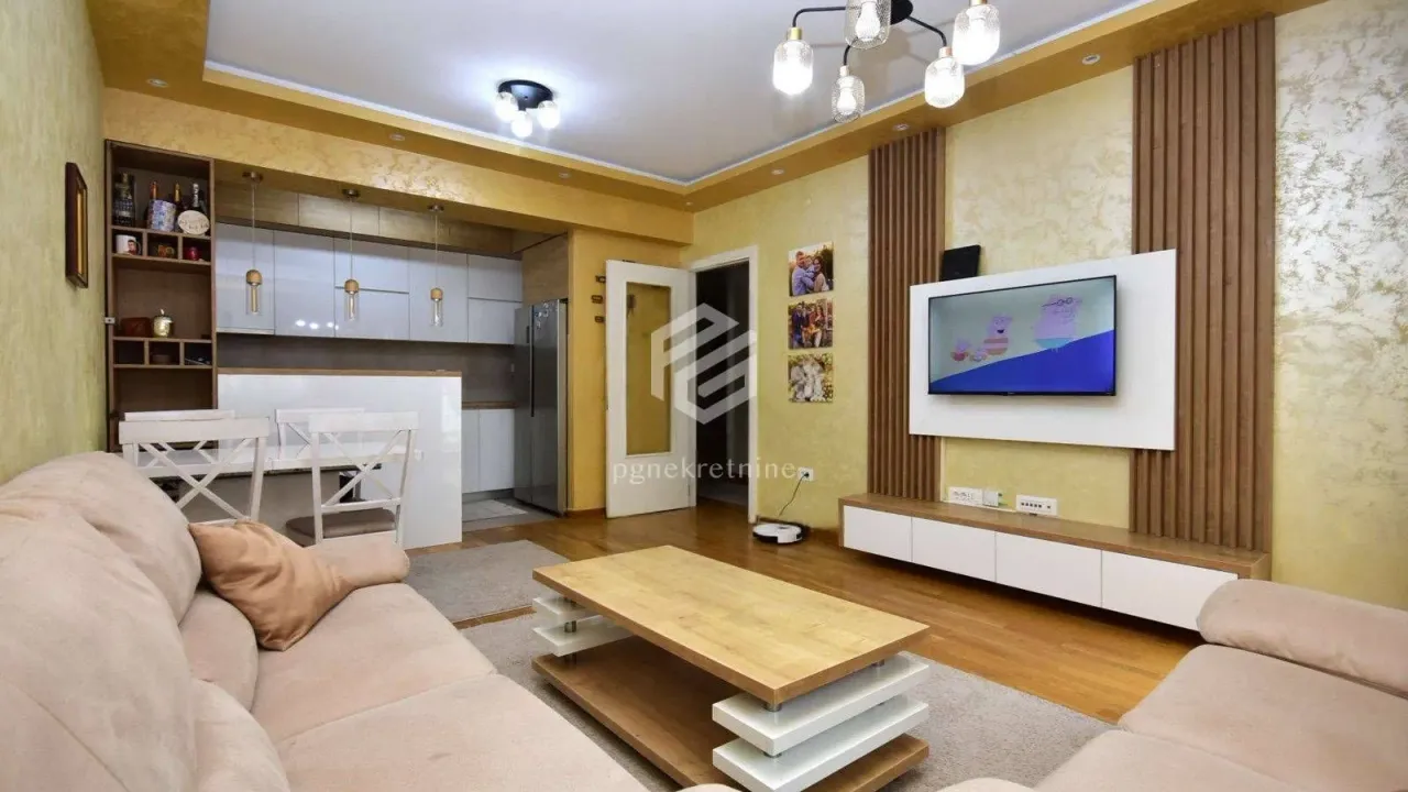 Izdavanje, dvosoban stan, 65m², City Kej, Podgorica