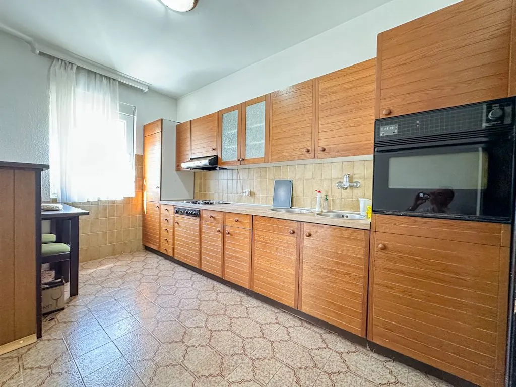 Rent, house, 210m², Stari Aerodrom, Podgorica