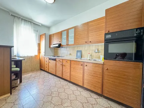 Rent, house, 210m², Stari Aerodrom, Podgorica - image 8