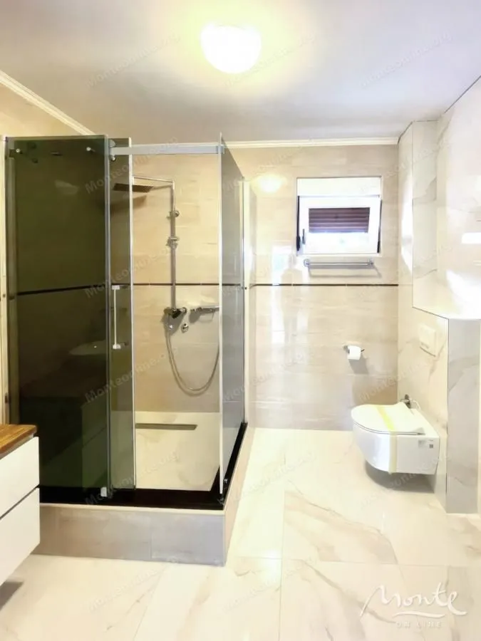 Prodaja, trosoban stan, 241m², Dobre Vode, Bar