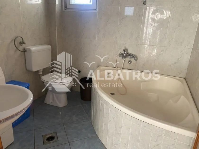 Izdavanje, dvosoban stan, 70m², Bjeliši, Bar