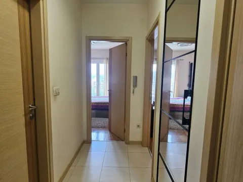 Sale, one bedroom apartment, 52m², Blok 6, Podgorica - image 13
