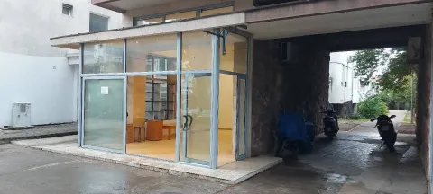 Exterior of commercial space with large glass storefront and passageway. - image 3