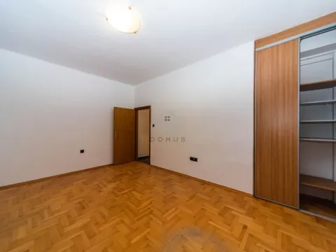 Izdavanje, poslovni prostor, 61m², Centar, Podgorica - image 6