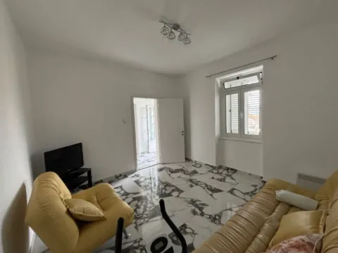 Izdavanje, trosoban stan, 65m², Tripovići, Tivat - image 4