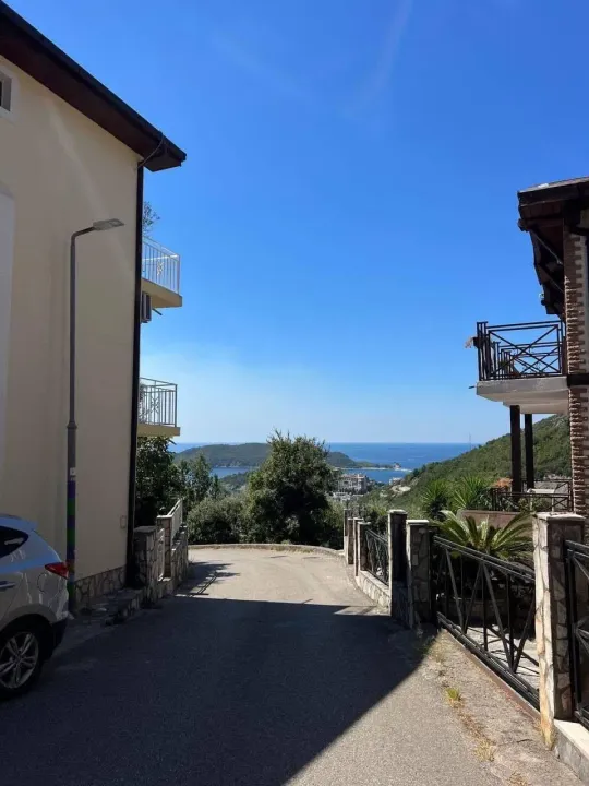 Rent, three bedroom apartment, 135m², Bečići, Budva
