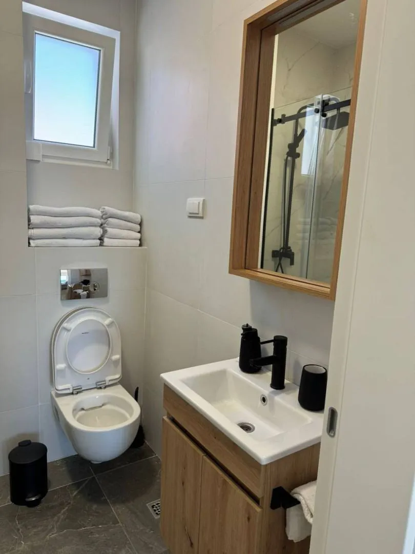 Rent, one bedroom apartment, 55m², Kalimanj, Tivat