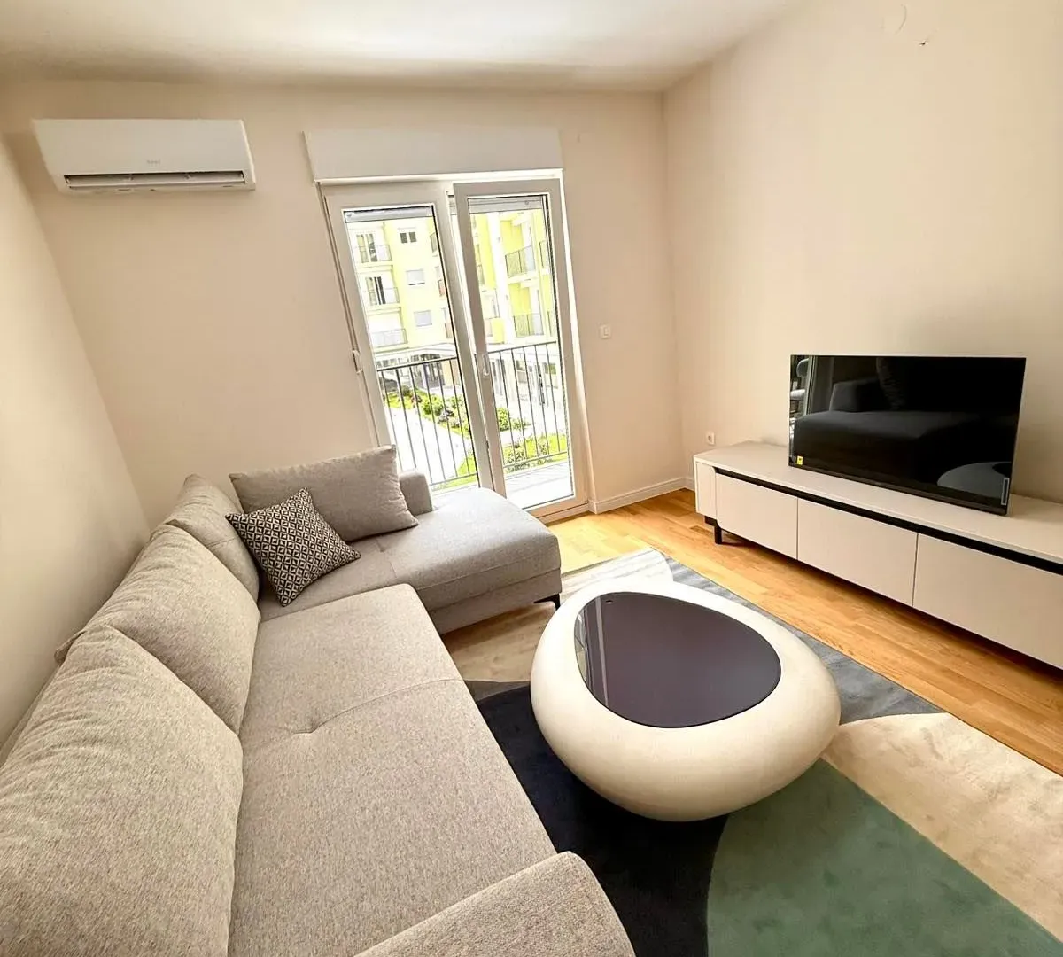 Rent, one bedroom apartment, 42m², Pobrežje, Podgorica
