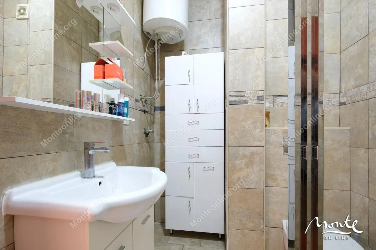 Sale, four bedroom apartment, 150m², Rozino, Budva