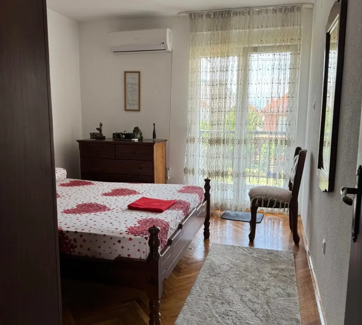 Izdavanje, dvosoban stan, 75m², Gornja Gorica, Podgorica