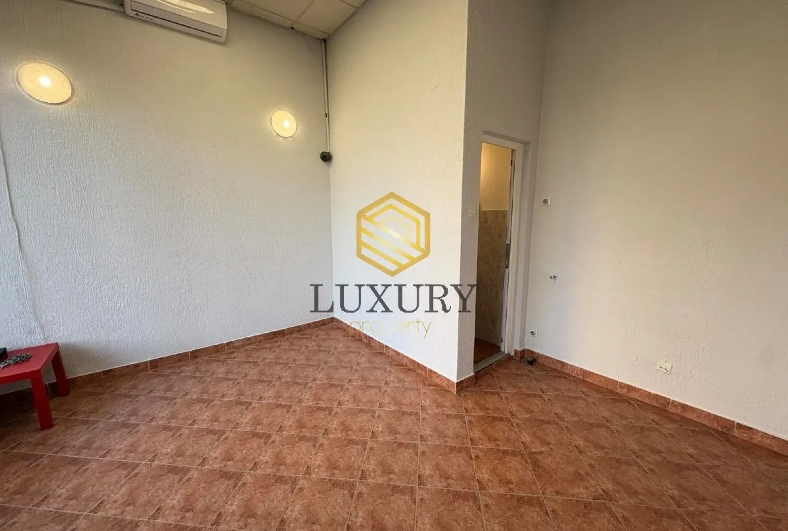 Rent, office space, 17m², Pejton, Podgorica