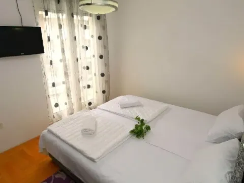 Rent, three bedroom apartment, 80m², Rozino, Budva - image 9