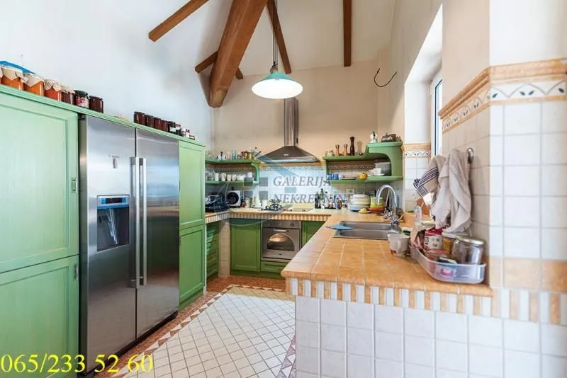 Sale, apartment, 375m², Voždovac Sve Podlokacije, Beograd