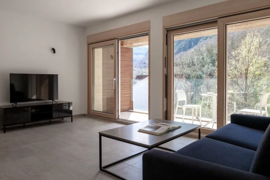 Rent, one bedroom apartment, 61m², Škaljari, Kotor