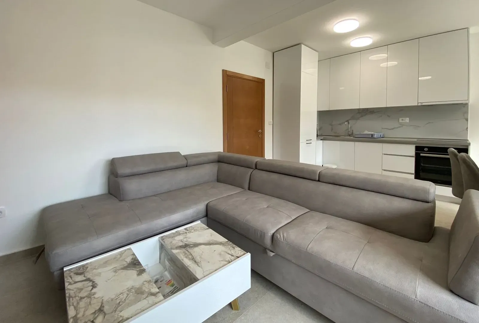 Rent, two bedroom apartment, 80m², Dumidran, Tivat