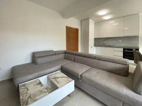 Izdavanje, dvosoban stan, 80m², Dumidran, Tivat - image 5