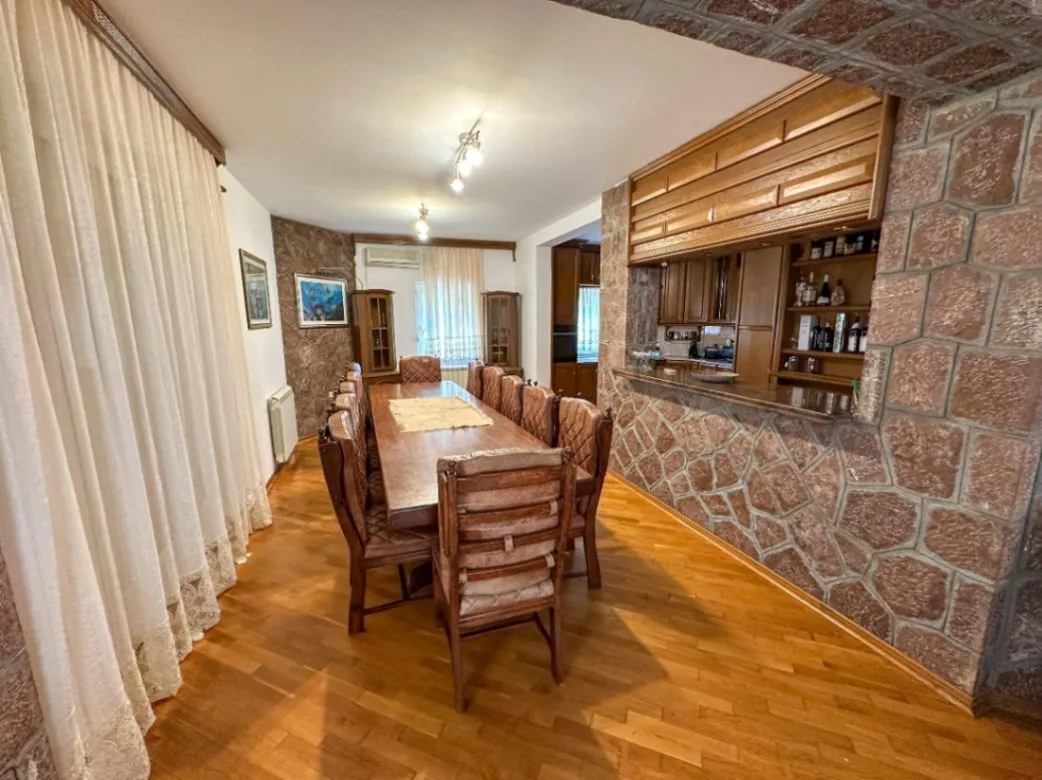 Rent, house, 500m², Gorica C, Podgorica