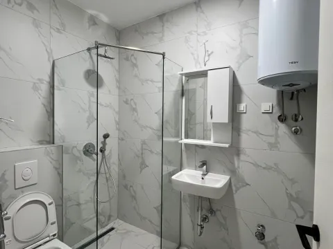Izdavanje, dvosoban stan, 64m², Stari Aerodrom, Podgorica - image 12