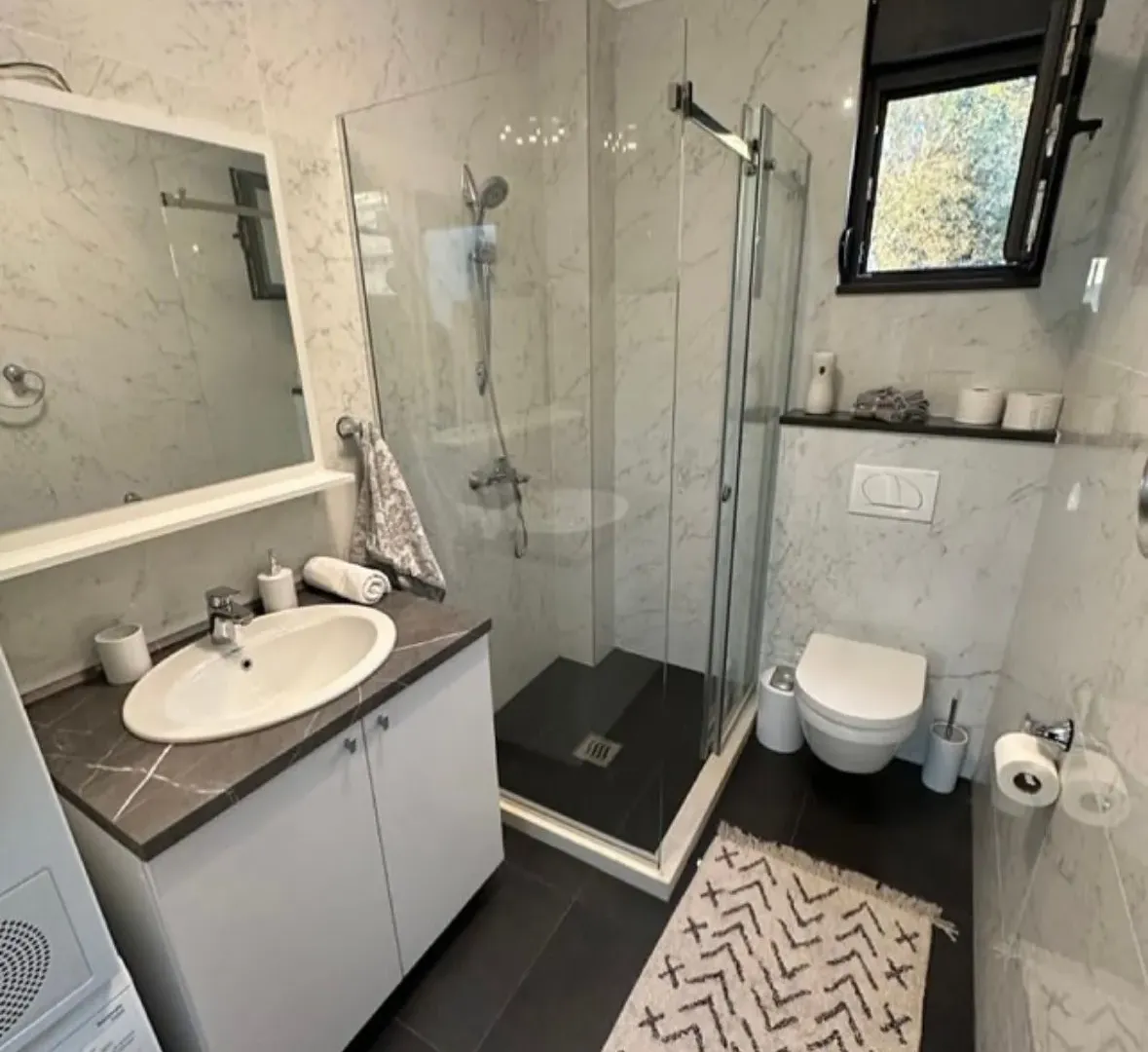 Izdavanje, dvosoban stan, 71m², Mažina, Tivat