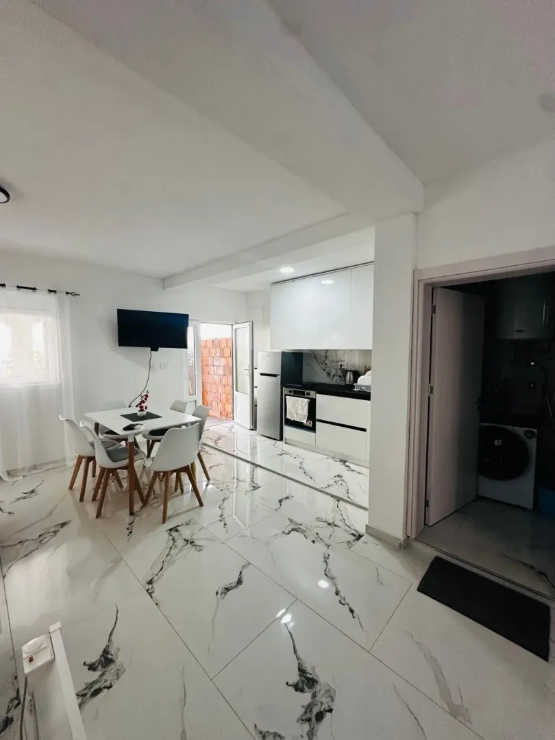 Izdavanje, jednosoban stan, 56m², Bečići, Budva