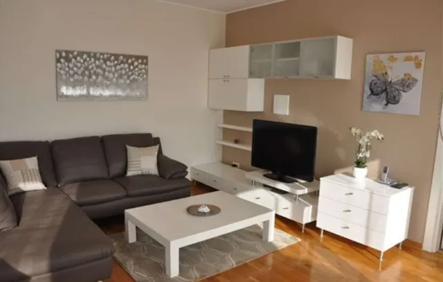 Rent, four bedroom apartment, 120m², Stari Grad, Beograd