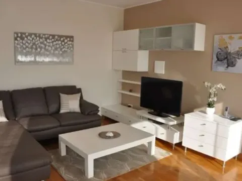 Izdavanje, četvorosoban stan, 120m², Stari Grad, Beograd - image 2
