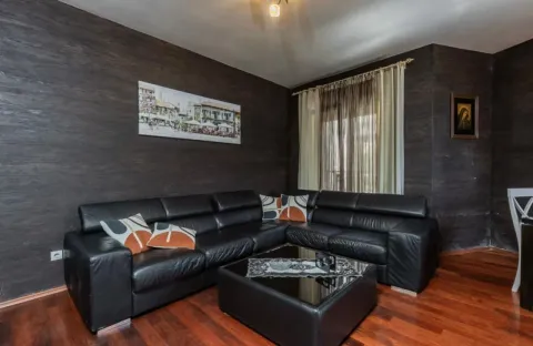 Rent, three bedroom apartment, 170m², Dobrota, Kotor - image 15
