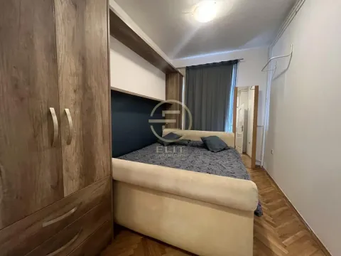 Izdavanje, četvorosoban stan, 130m², Centar, Novi Sad - image 6