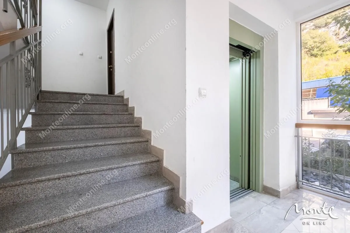 Prodaja, dvosoban stan, 48m², Dobrota, Kotor