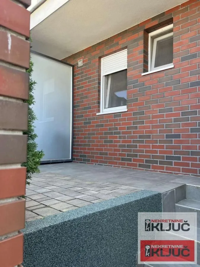 Prodaja, četvorosoban stan, 73m², Alibegovac, Petrovaradin