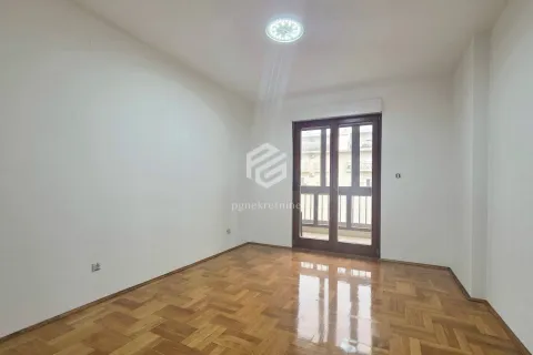 Prodaja, jednosoban stan, 60m², Stari Aerodrom, Podgorica - image 6
