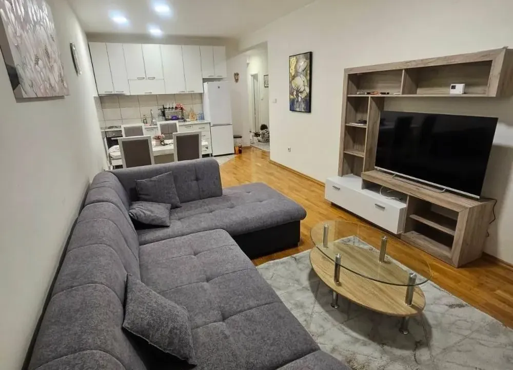 Izdavanje, dvosoban stan, 55m², Đeram Pijaca, Beograd