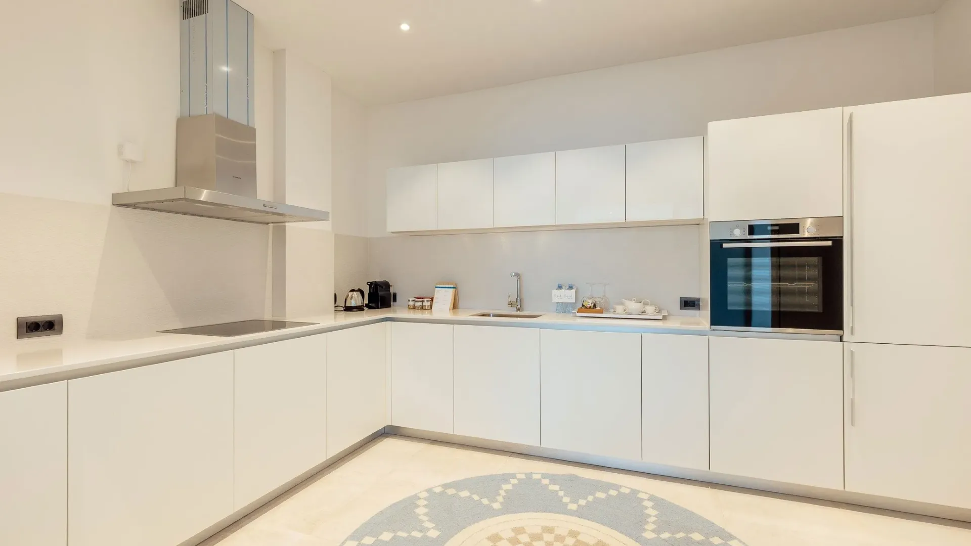 Prodaja, dvosoban stan, 190m², Đuraševići, Tivat