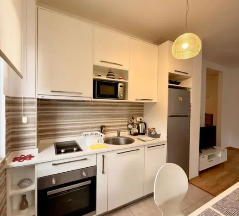 Izdavanje, dvosoban stan, 70m², Centar, Budva