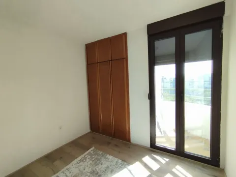 Izdavanje, stan, 74m², Blok 6, Podgorica - image 5