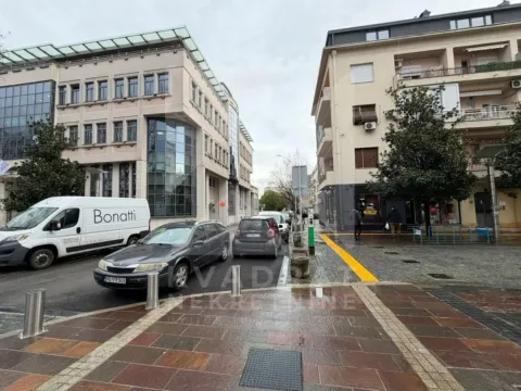 Izdavanje, dvosoban stan, 67m², Centar, Podgorica - image 1