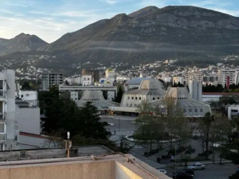 Daily-rent, one bedroom apartment, 65m², Centar, Bar - image 4