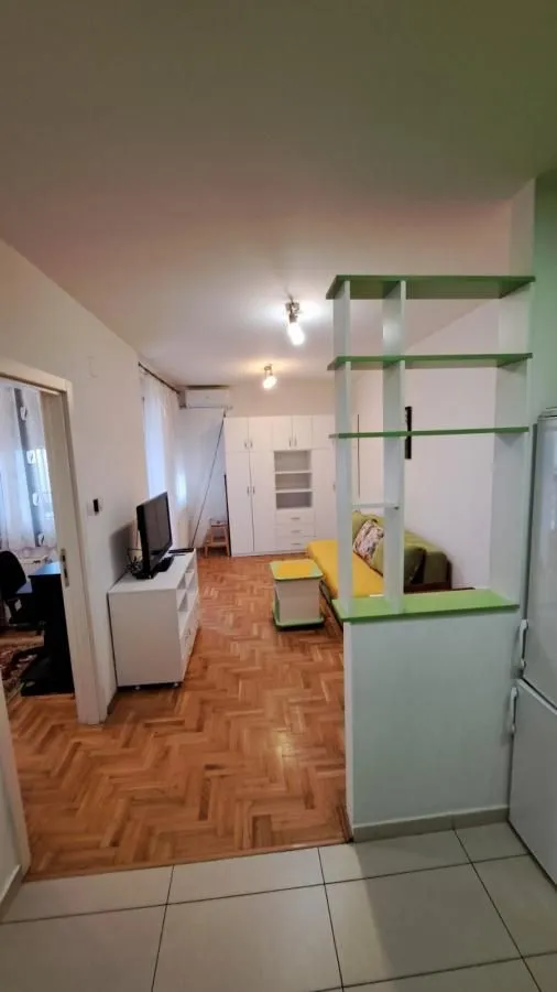 Izdavanje, jednosoban stan, 33m², Banatić, Novi Sad Sve Podlokacije