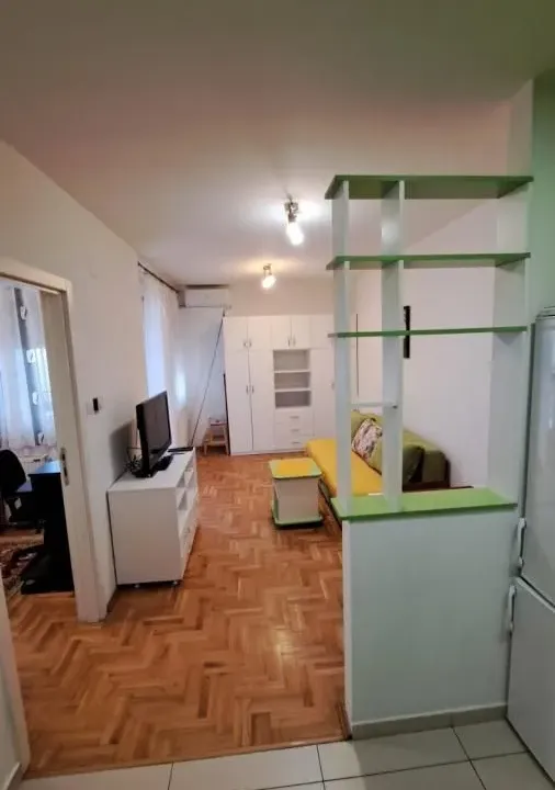 Izdavanje, jednosoban stan, 33m², Banatić, Novi Sad Sve Podlokacije