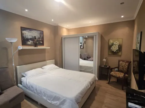 Rent, one bedroom apartment, 35m², Tivat, Crna Gora - image 2