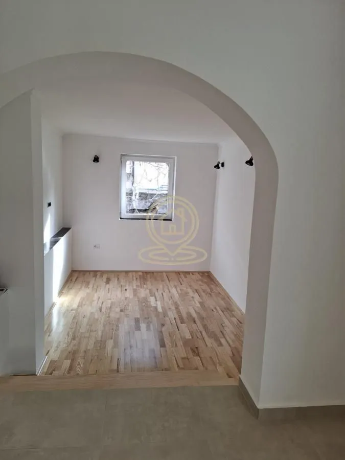Izdavanje, trosoban stan, 86m², Savski Venac, Beograd
