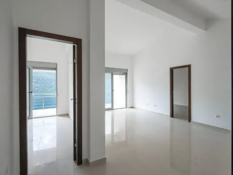 Sale, three bedroom apartment, 103m², Dobrota, Kotor - image 2