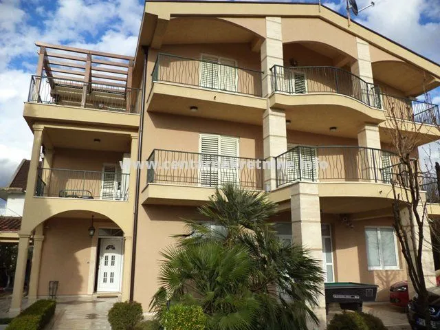 Prodaja, kuća, 530m², Zagorič, Podgorica