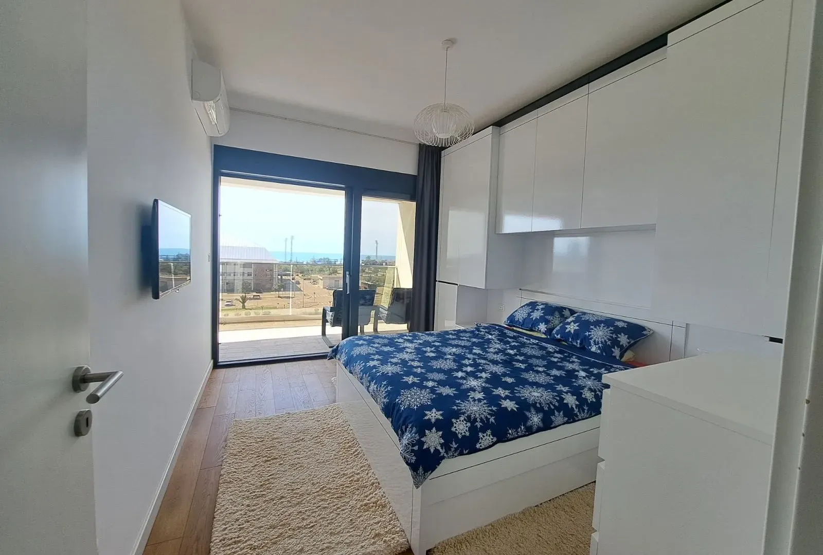 Izdavanje, jednosoban stan, 62m², Soho City, Bar