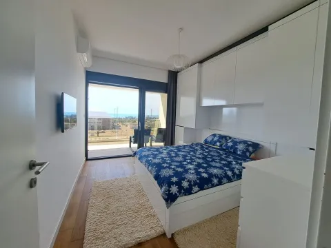 Izdavanje, jednosoban stan, 62m², Soho City, Bar - image 5