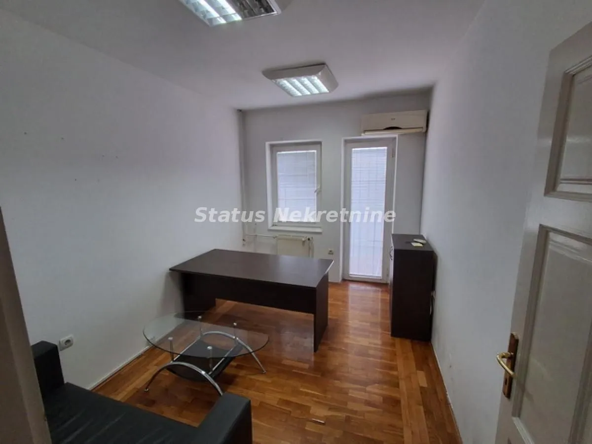 Izdavanje, stan, 170m², Centar, Novi Sad