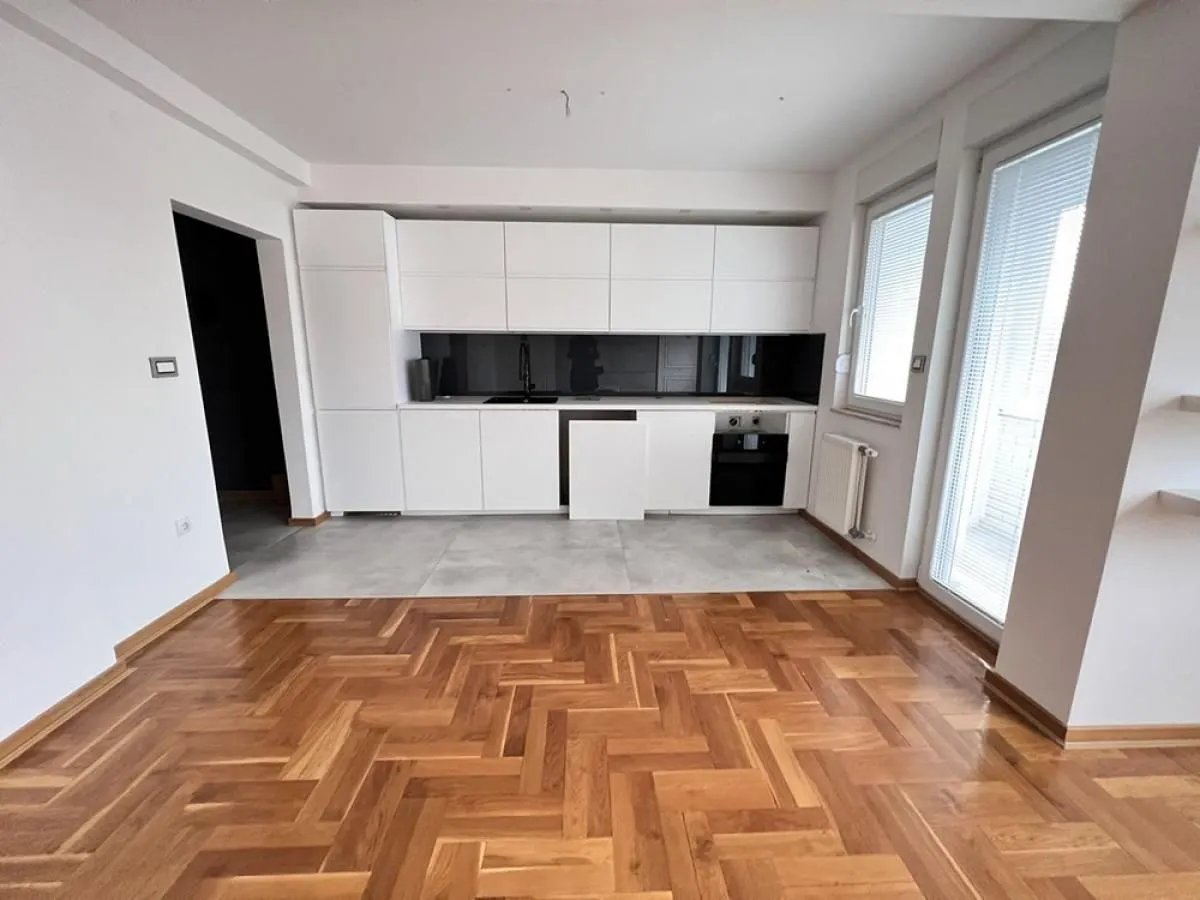 Izdavanje, stan, 142m², Salajka, Novi Sad Sve Podlokacije